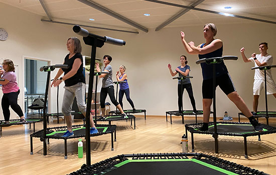 Trampolin Balance im Physio Aktiv